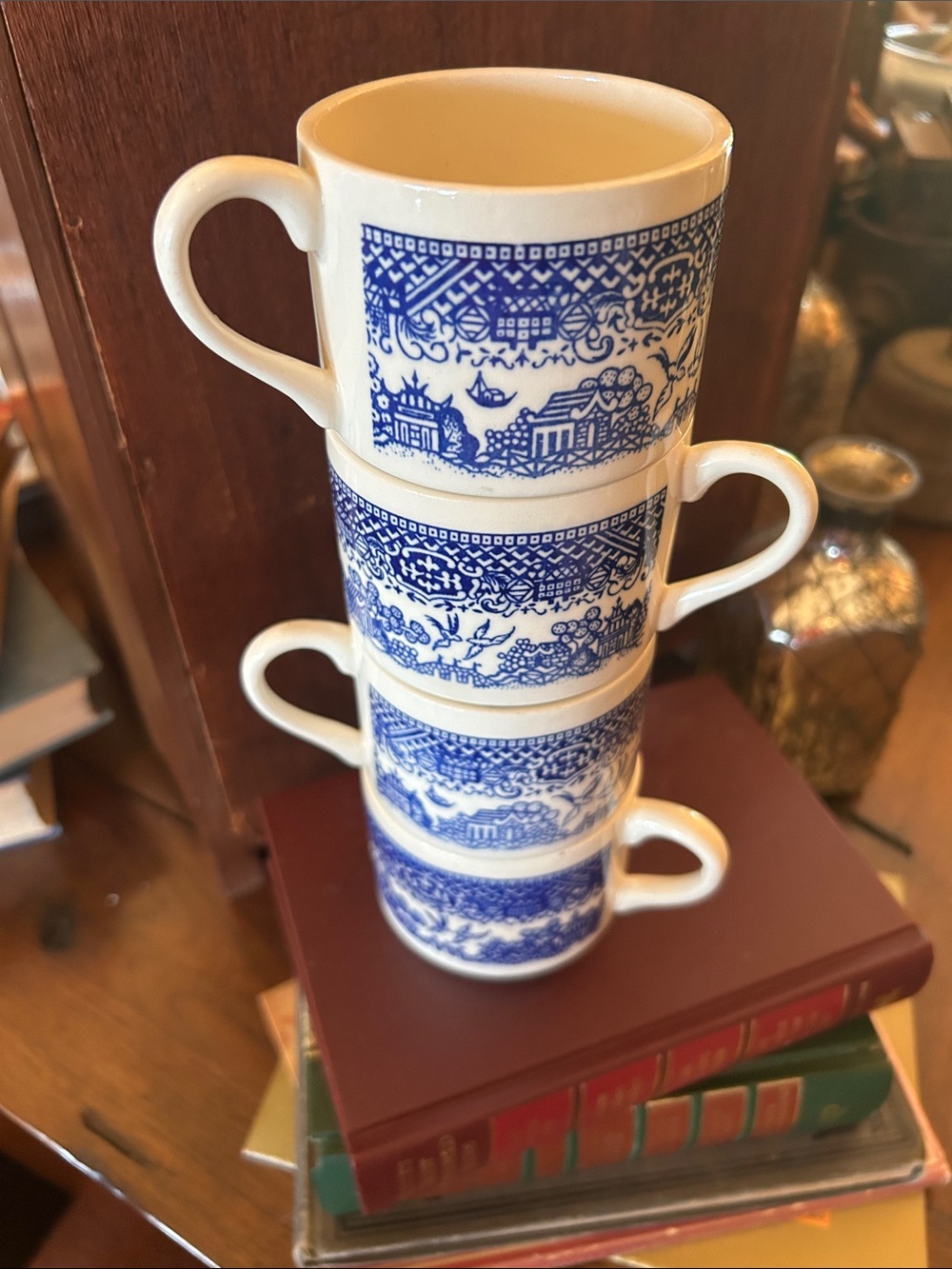 Vintage Blue Willow Stoneware Stackable Mugs - Set of 4